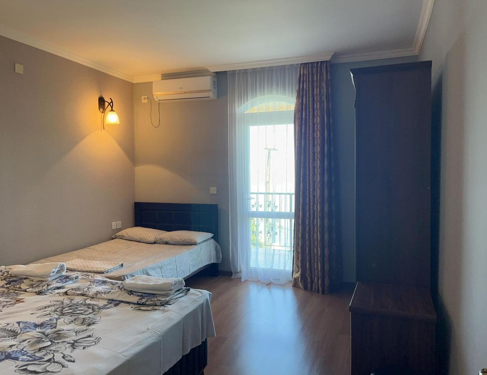 Yellow House - Vaja Sarpi Ngoại thất bức ảnh