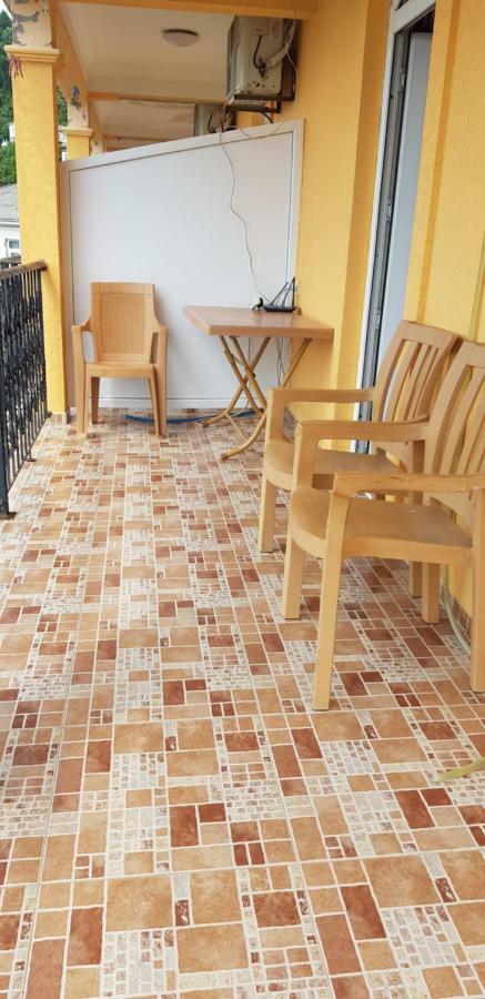 Yellow House - Vaja Sarpi Ngoại thất bức ảnh