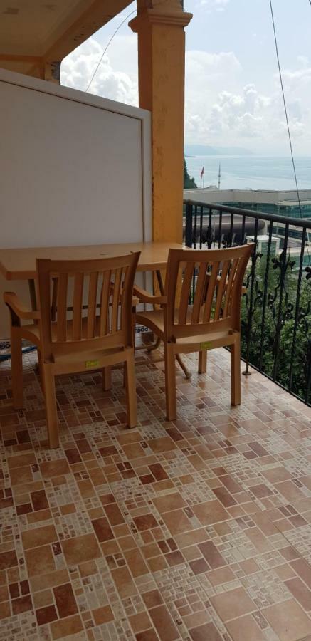 Yellow House - Vaja Sarpi Ngoại thất bức ảnh