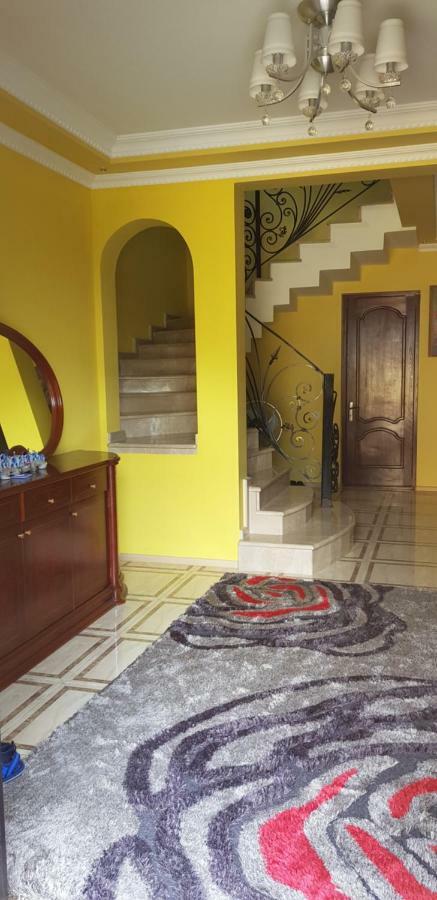 Yellow House - Vaja Sarpi Ngoại thất bức ảnh