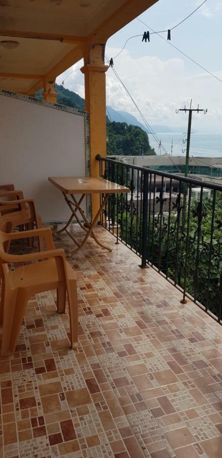 Yellow House - Vaja Sarpi Ngoại thất bức ảnh